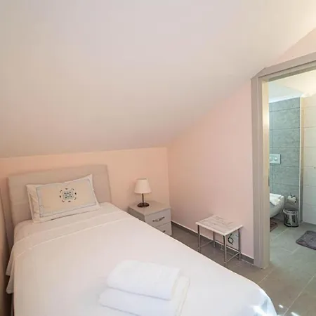 Amazing Duplex With Fascinating View And Shared Pool In Gocek דירה פאטהיה